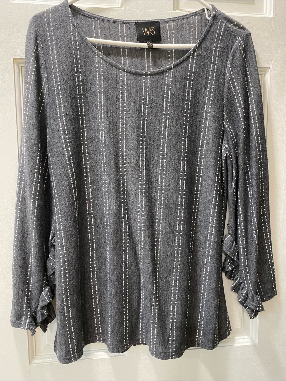 W5 Women's Charcoal Gray Stripe Ruffle-Sleeve Knit Top